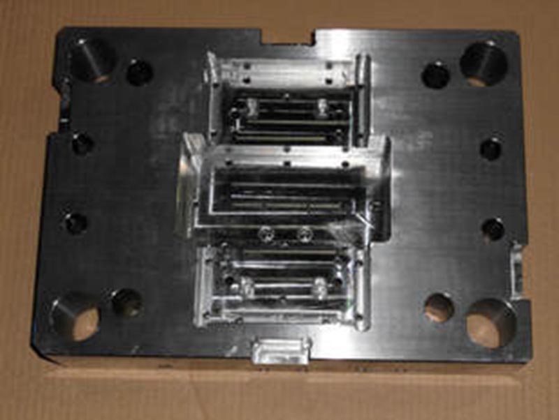 陇精密塑料模-06